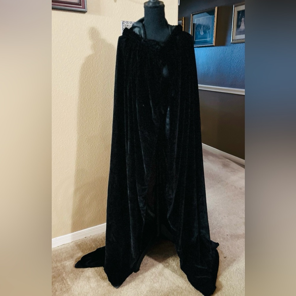 Halloween NWT Costume Witches Cape